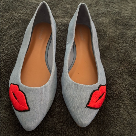 BAMBOO Shoes - Women's Denim Flats with Red Lip Embroidery
